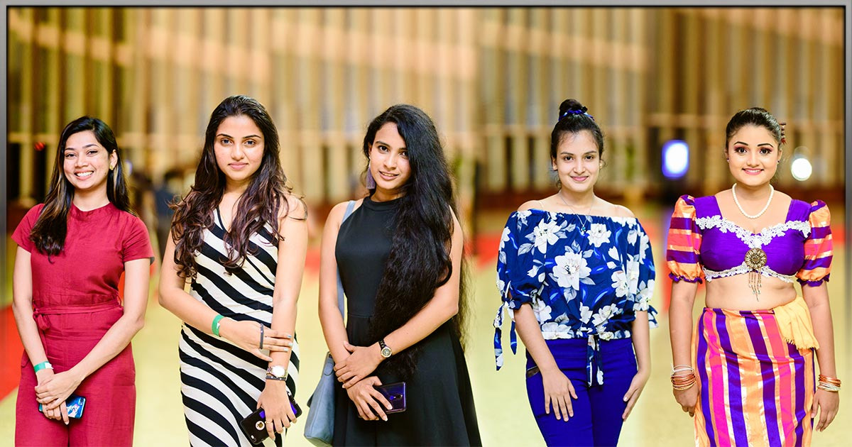 Sanni ‘19 by the Dancing Circle of Gothami Balika Vidyalaya